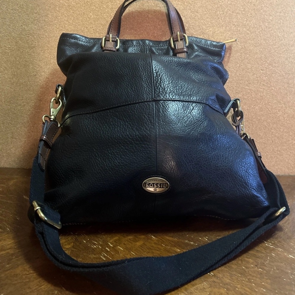 Fossil Black Leather Shoulder Bag with Brown Accents